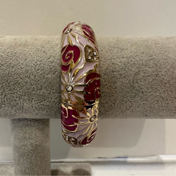 NWT Sequin by Nordstrom Clamper Bracelet-gold tone Floral print in pink & purple - Picture 3 of 14